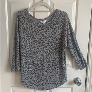 Market & Spruce Charcoal Animal Print Long Sleeve Top